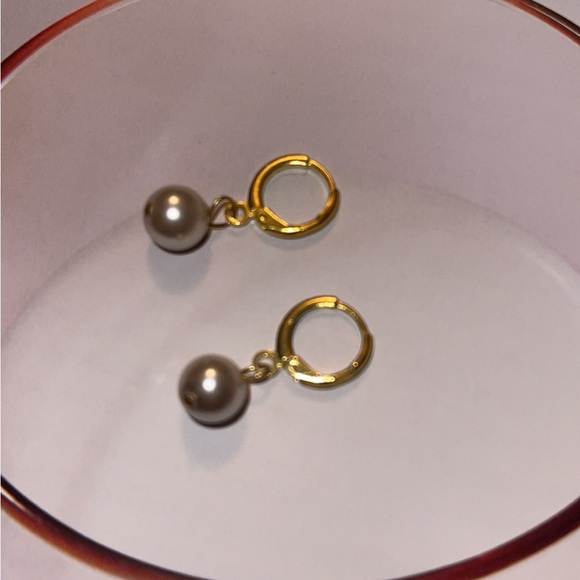 ✨Custom made Gold hoops Earrings Drop with mother Pearls ✨ - Picture 3 of 3